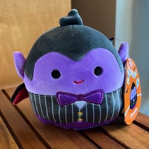 🟢 NWT 5” FTM Osvaldo the Vampire Squishmallows Halloween decor fall bat